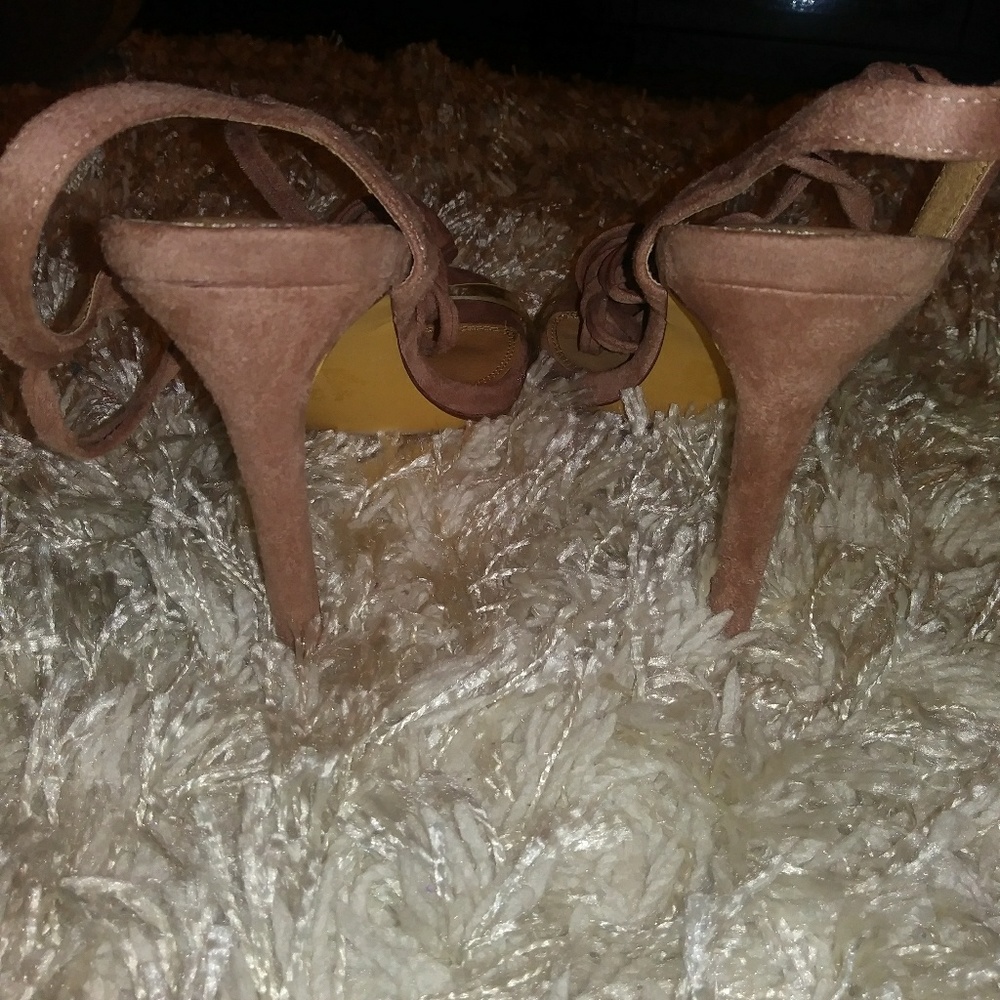 Shoes - Picture 4 of 5